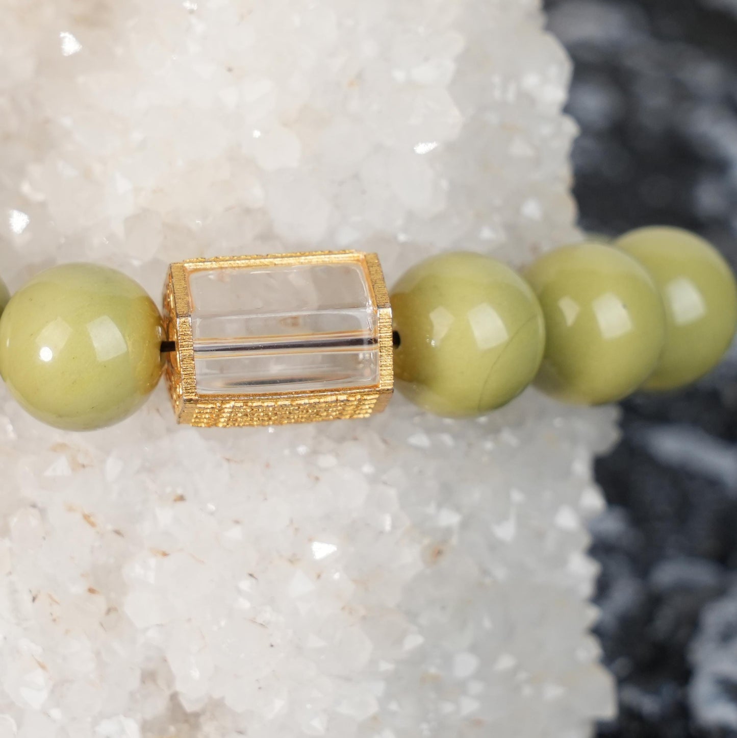 Embrace the energy of growth and renewal with this beautiful green Bracelet, featuring the powerful combination of Alashan Agate and the Five Elements Wood Bead. This bracelet symbolizes vitality, new beginnings, and spiritual growth.