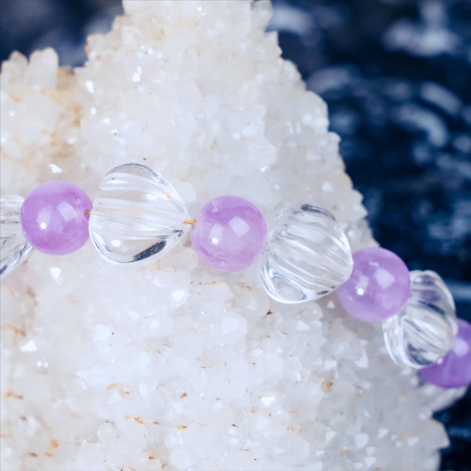 This beautifully handcrafted bracelet features a delicate Clear Quartz heart-shaped bead paired with soothing Lavender Amethyst, symbolizing spiritual clarity, balance, and healing.