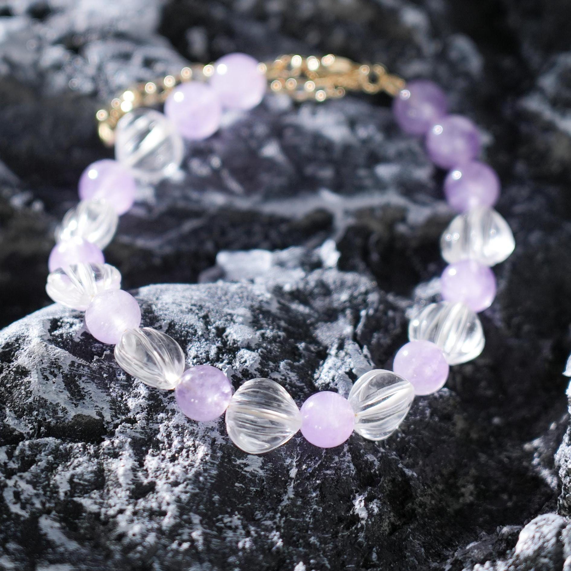 This beautifully handcrafted bracelet features a delicate Clear Quartz heart-shaped bead paired with soothing Lavender Amethyst, symbolizing spiritual clarity, balance, and healing.